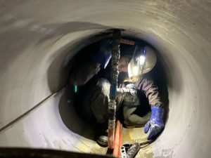 その３-写真３　M2337-1推進施工状況（裏込め注入）